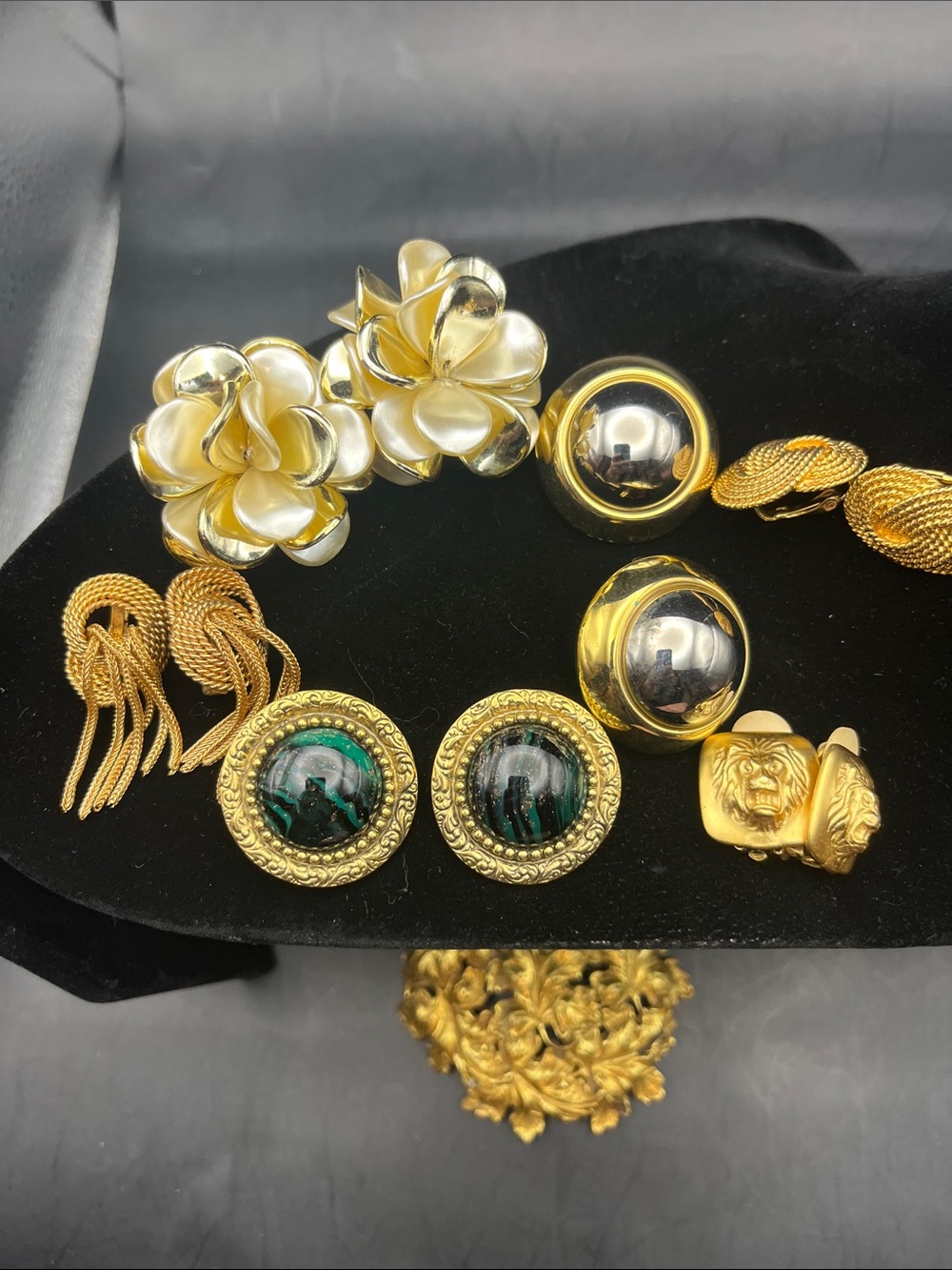 6 pairs clip on  + brooch Gold-Tone elegant costume Earring lot 80s statement